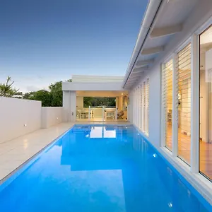 iconic-noosa-beach-house-in-mcanally-drive-sunshine-beach.queenslandhotels.net/